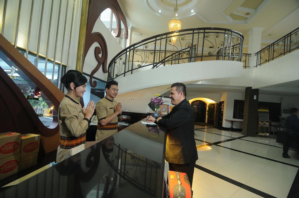 Hotel Swarna Dwipa باليمبانغْ المظهر الخارجي الصورة